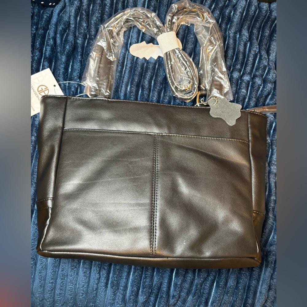 Giani Bernini Women's Nappa Classic
Leather Tote NWT - Picture 6 of 7